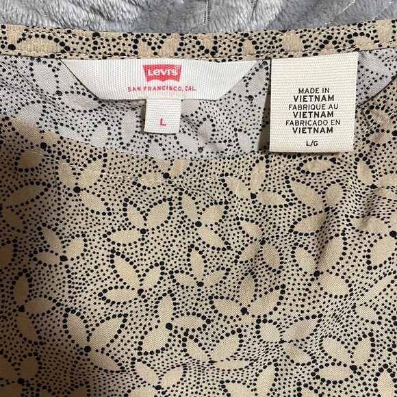 Cute Levi’s tank top - Picture 2 of 3